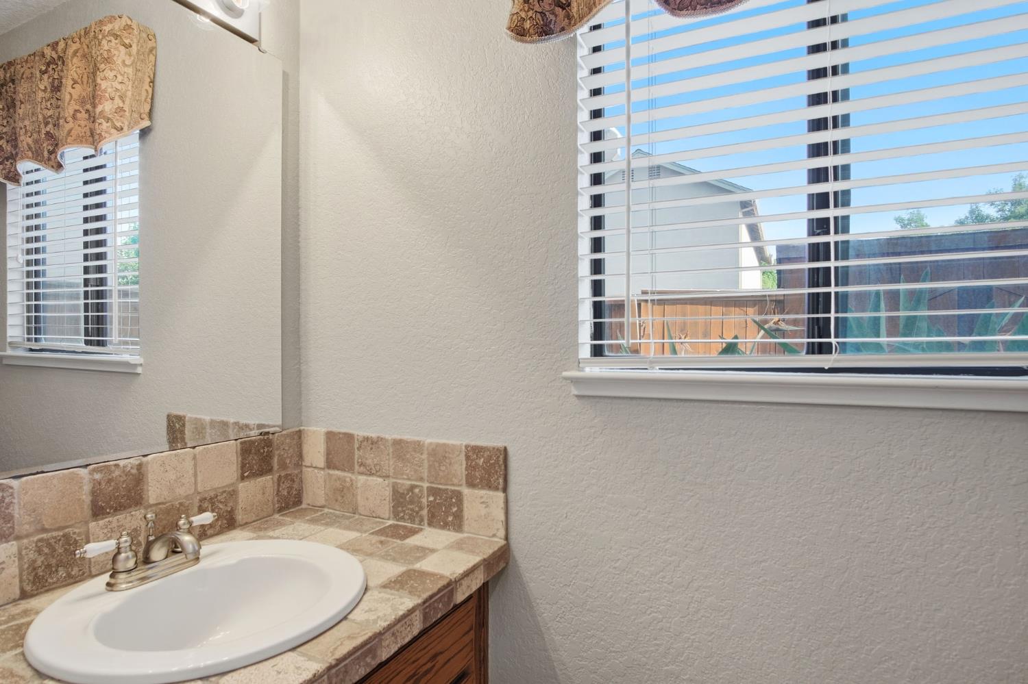 2533 Merle Ave, Modesto, CA 95355