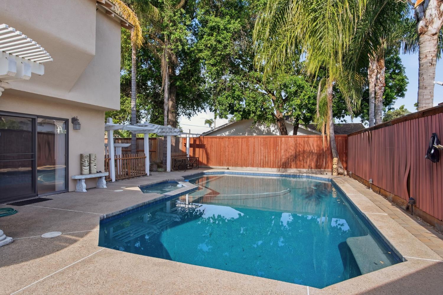 2533 Merle Ave, Modesto, CA 95355