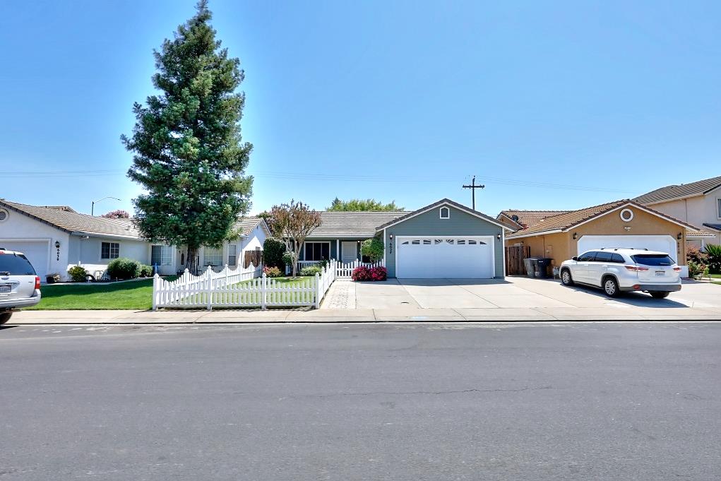 6024 Soares Pl, Riverbank, CA 95367