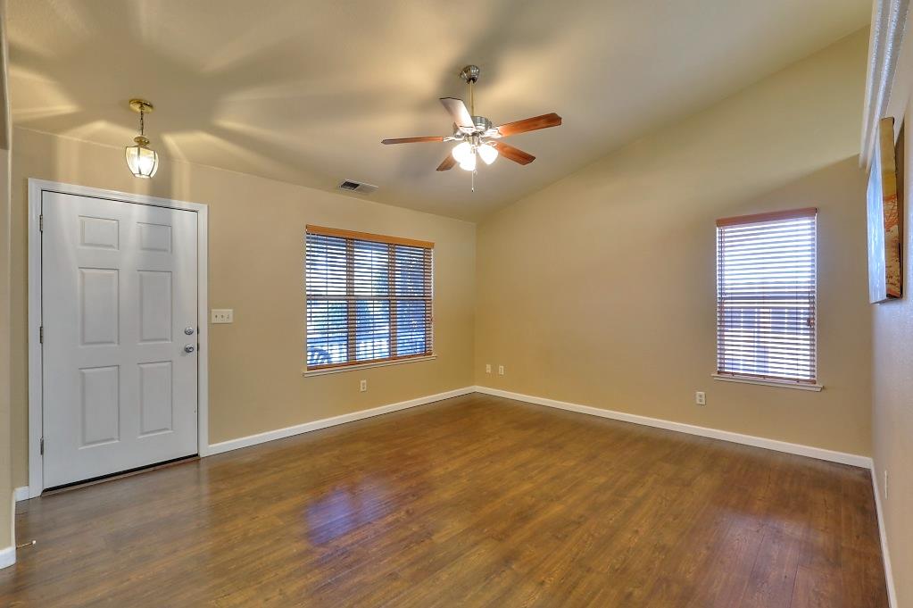 6024 Soares Pl, Riverbank, CA 95367