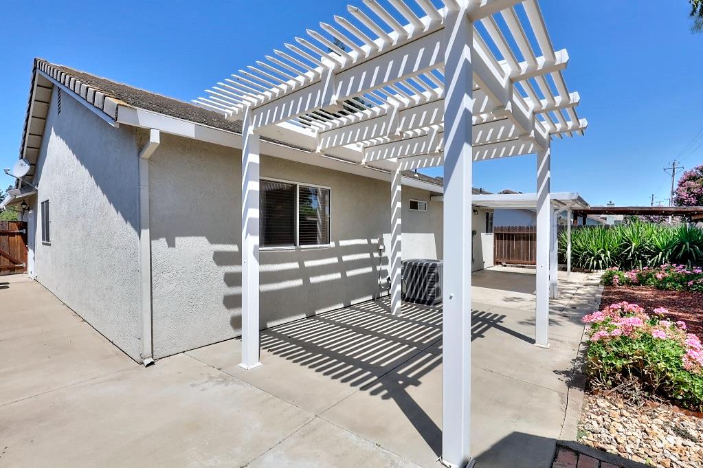 6024 Soares Pl, Riverbank, CA 95367