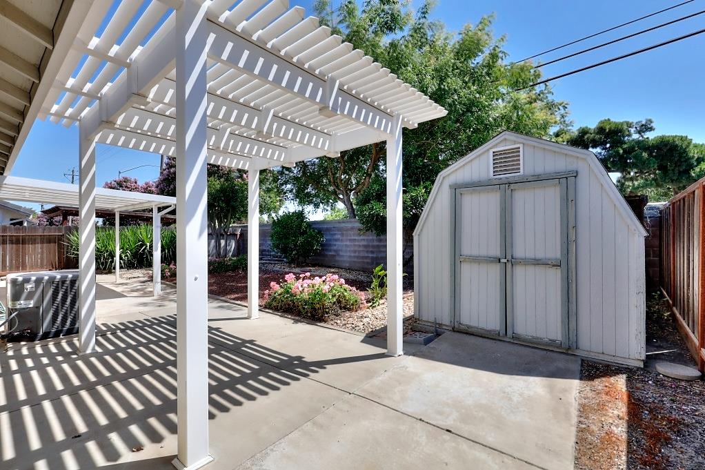 6024 Soares Pl, Riverbank, CA 95367