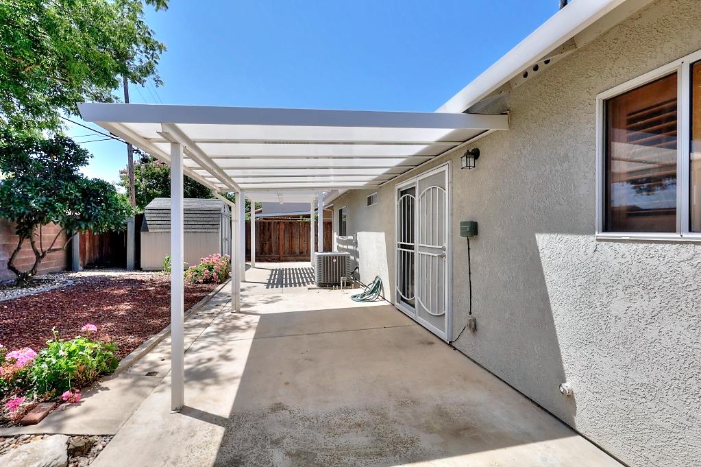 6024 Soares Pl, Riverbank, CA 95367