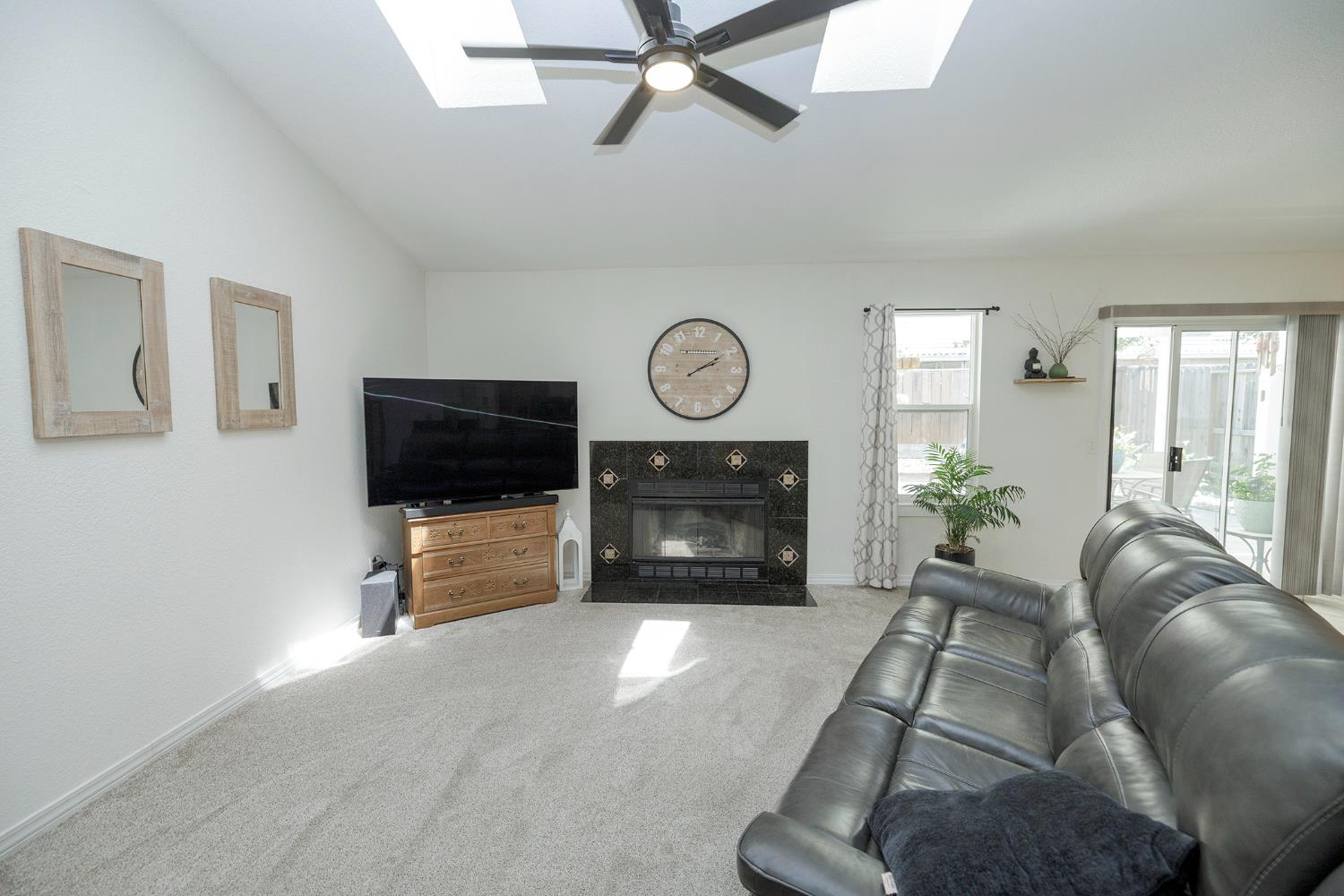 230 Meyenberg Ave, Ripon, CA 95366