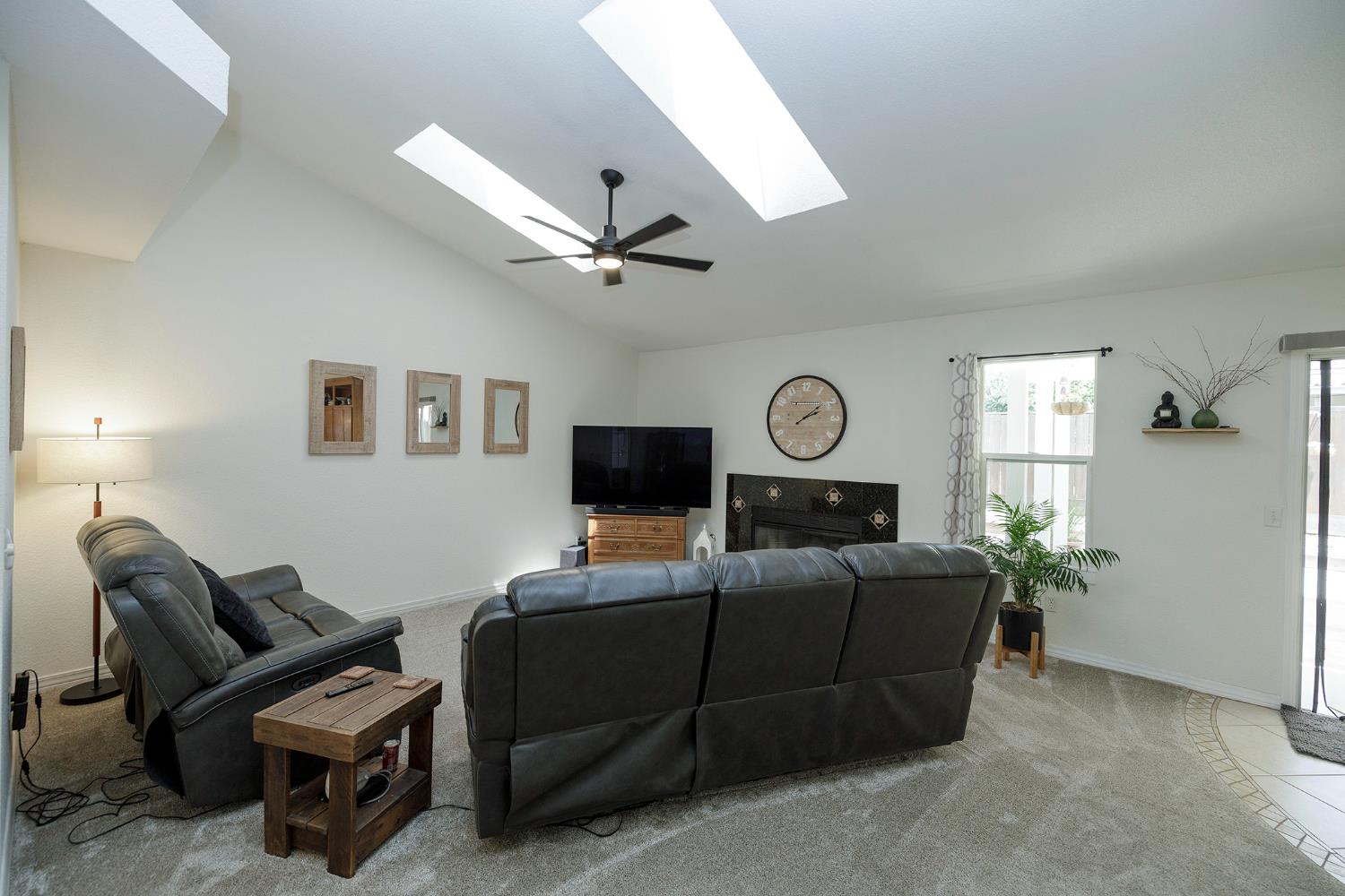 230 Meyenberg Ave, Ripon, CA 95366