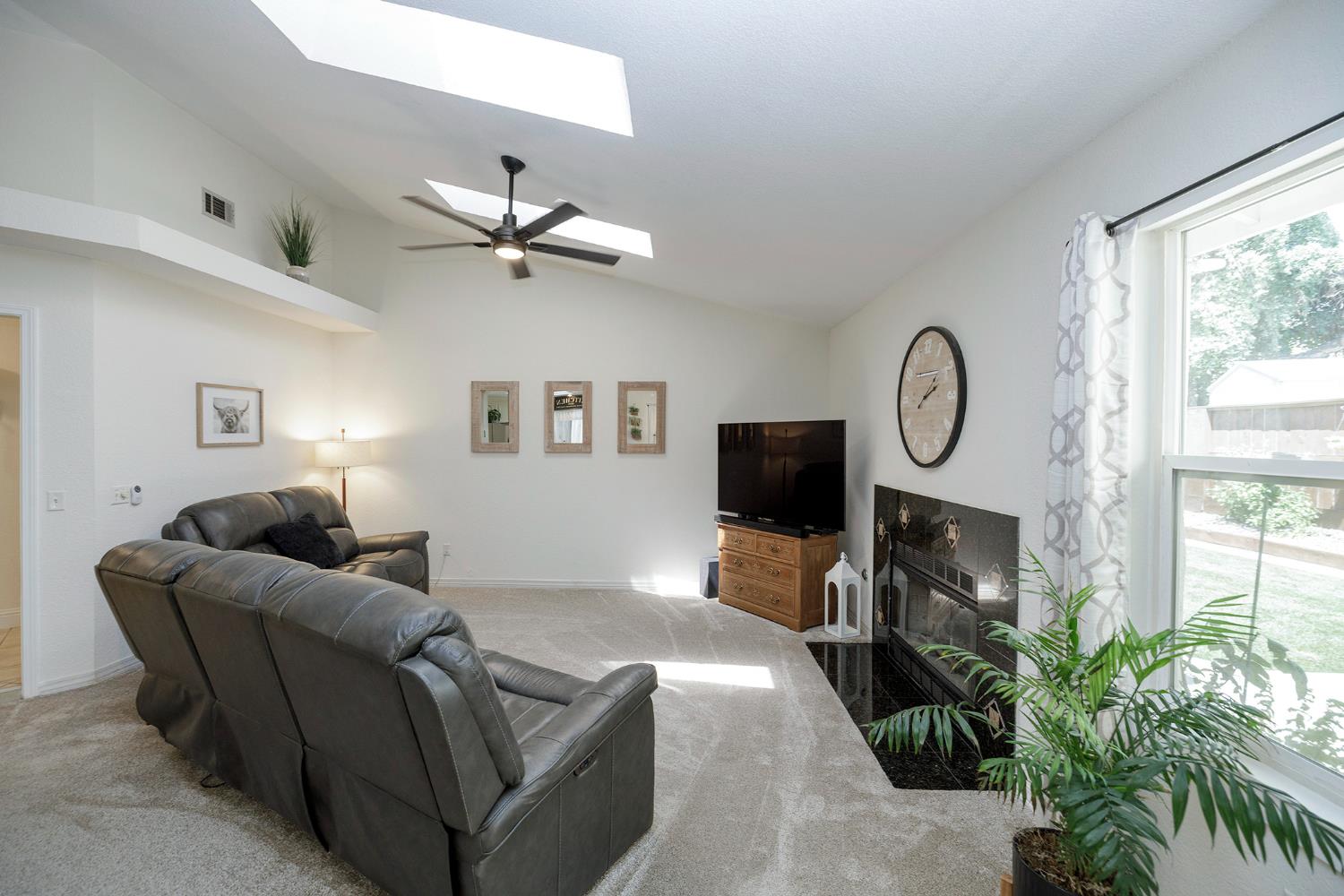 230 Meyenberg Ave, Ripon, CA 95366