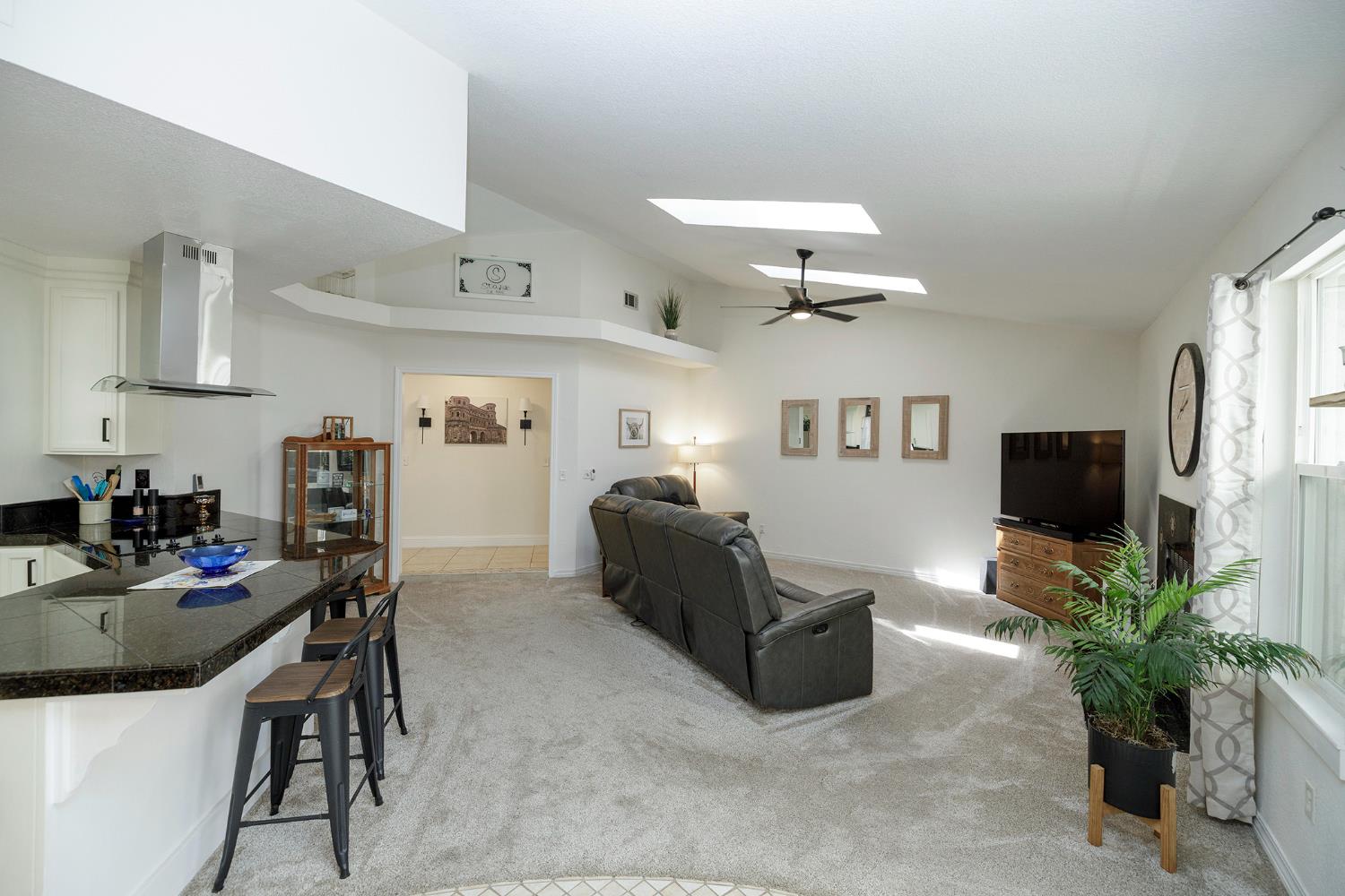 230 Meyenberg Ave, Ripon, CA 95366