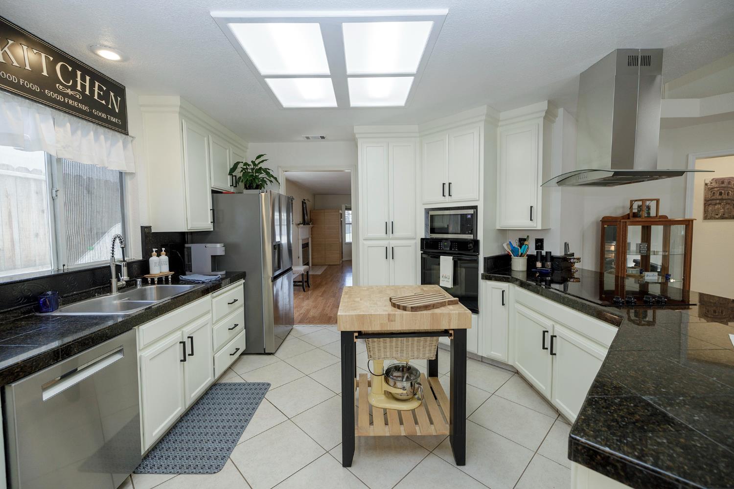 230 Meyenberg Ave, Ripon, CA 95366