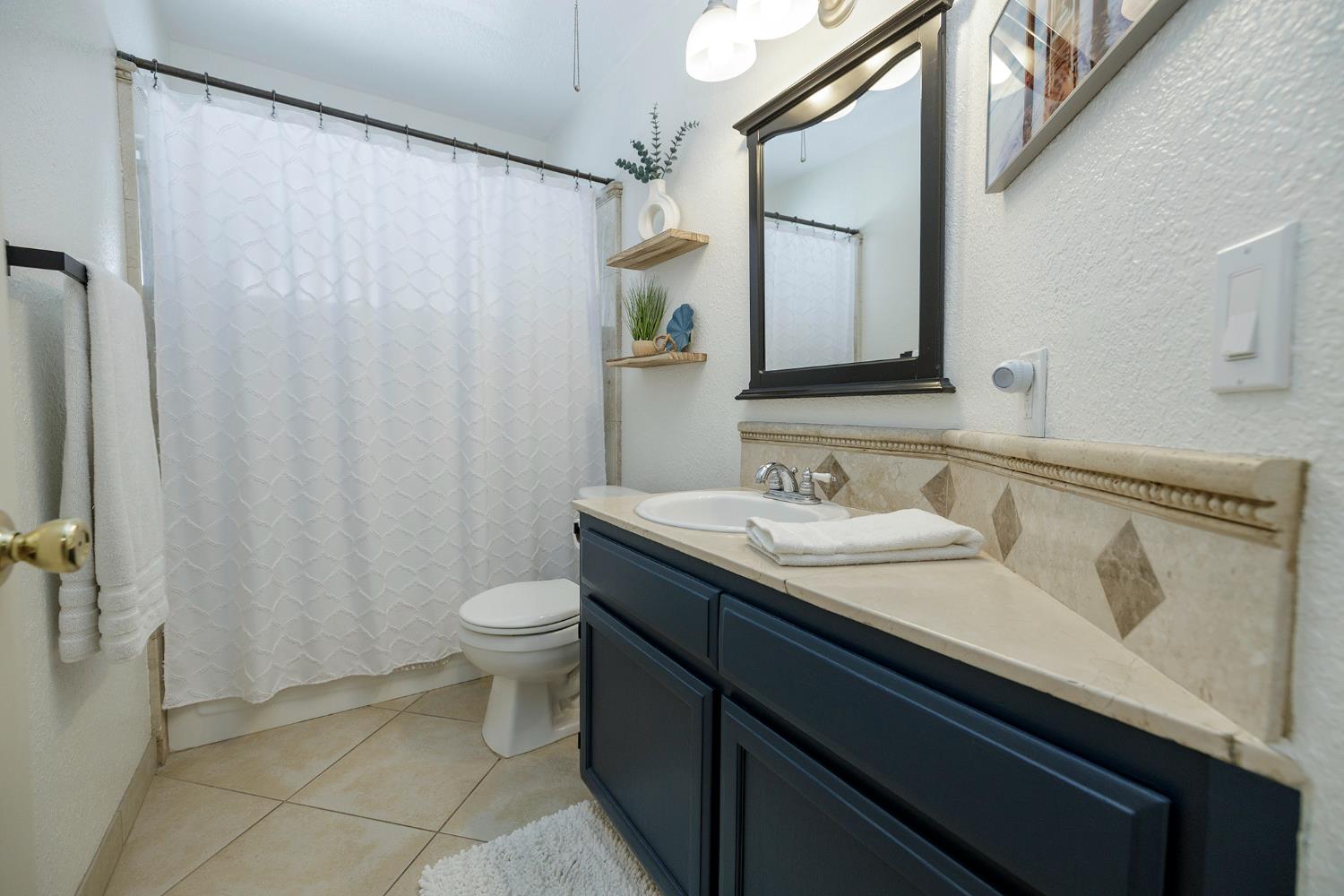 230 Meyenberg Ave, Ripon, CA 95366