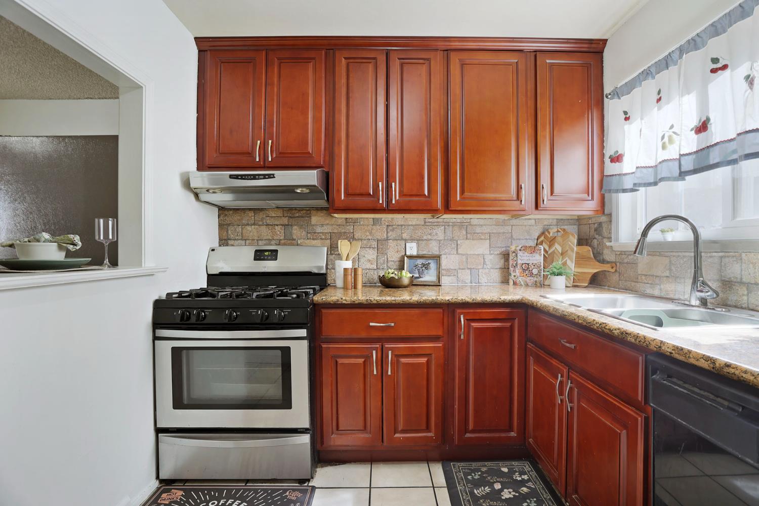 308 Eva Ct, Manteca, CA 95336
