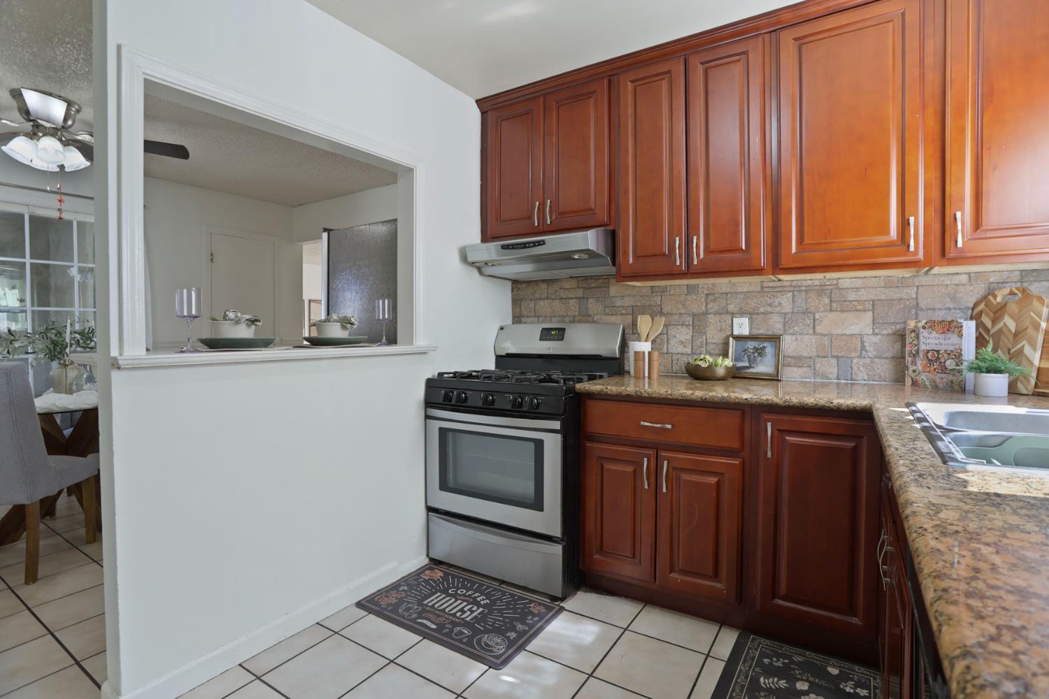 308 Eva Ct, Manteca, CA 95336