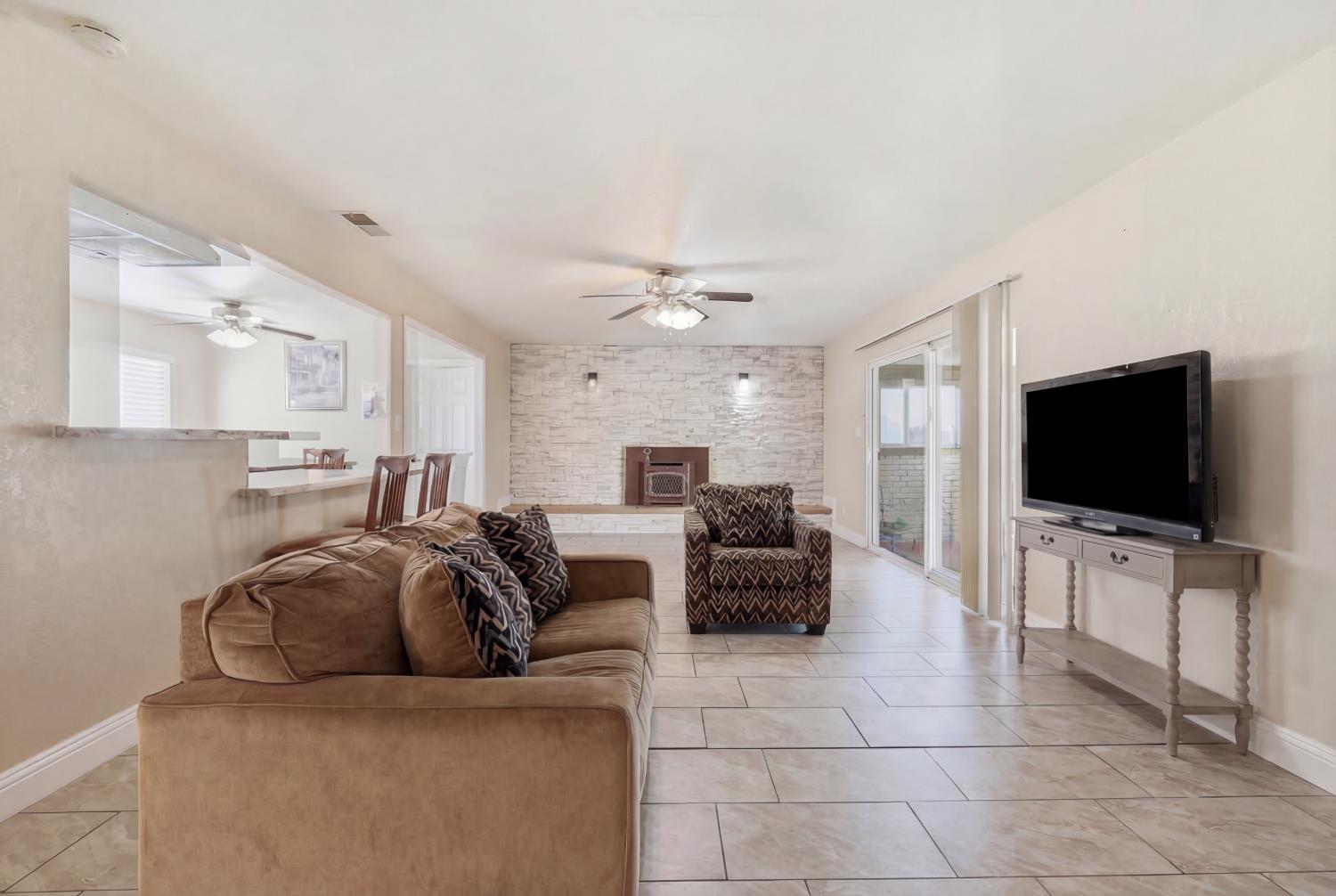 1214 E Mesa Ave, Fresno, CA 93710