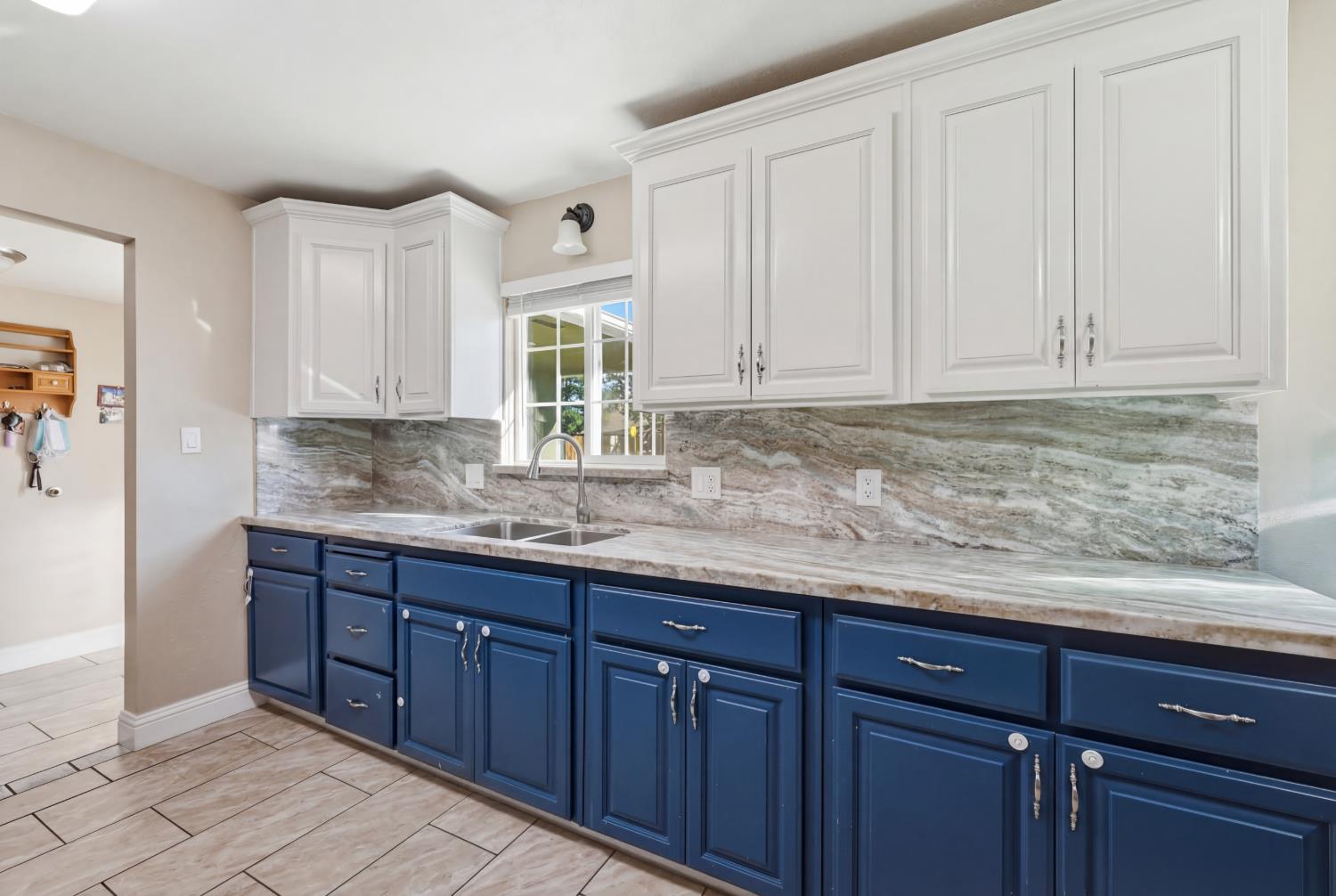 1214 E Mesa Ave, Fresno, CA 93710