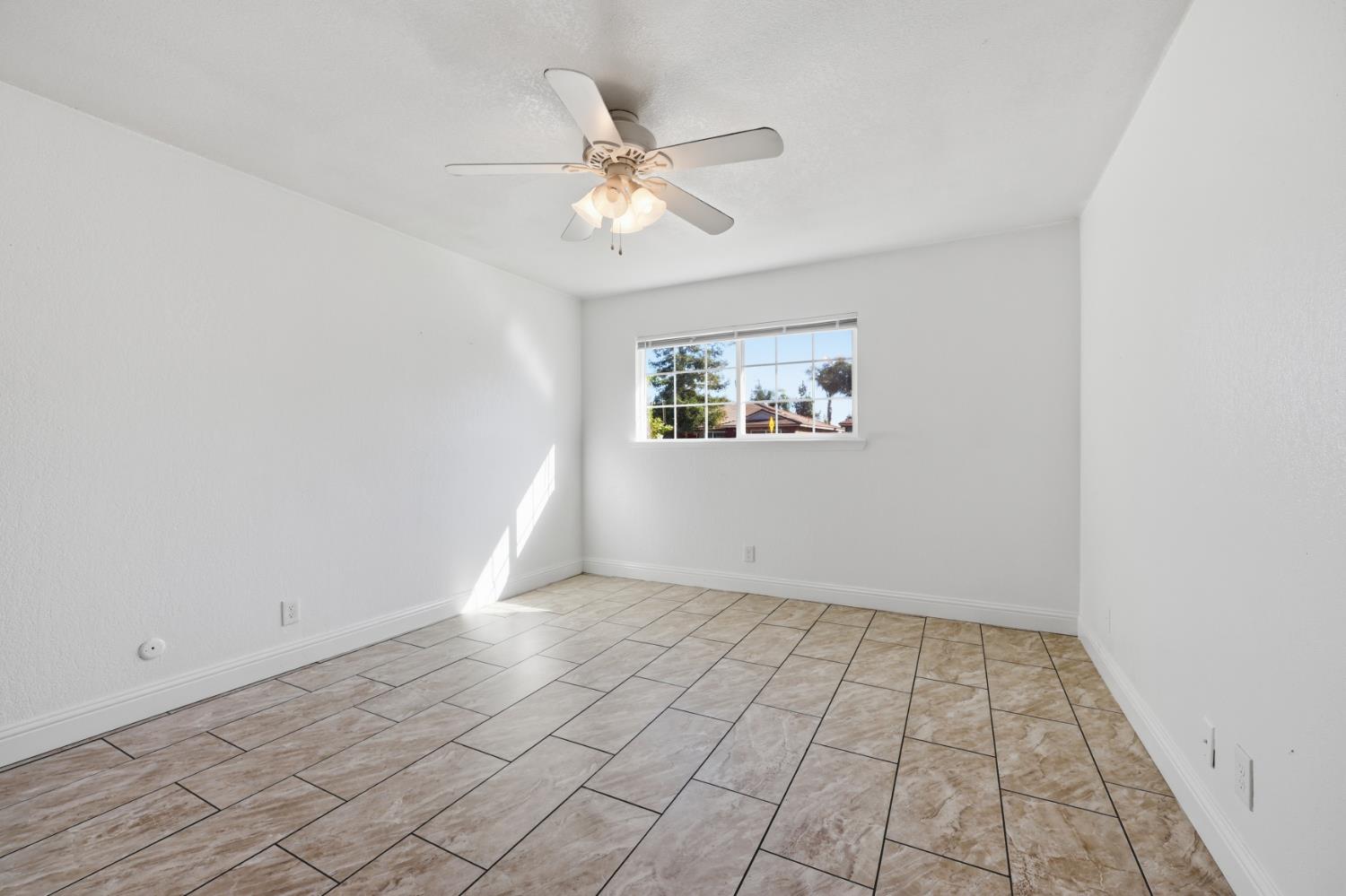 1214 E Mesa Ave, Fresno, CA 93710