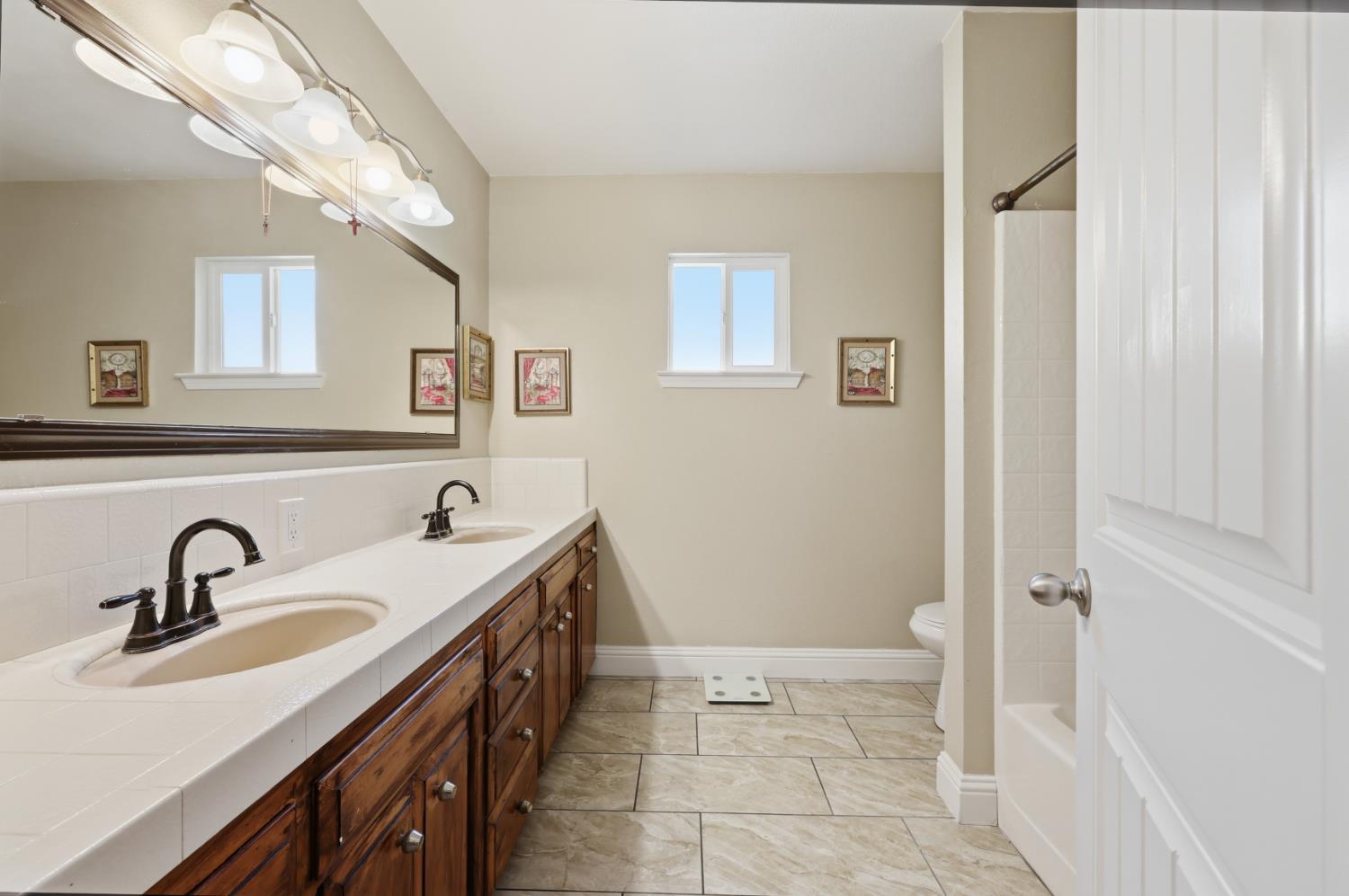 1214 E Mesa Ave, Fresno, CA 93710
