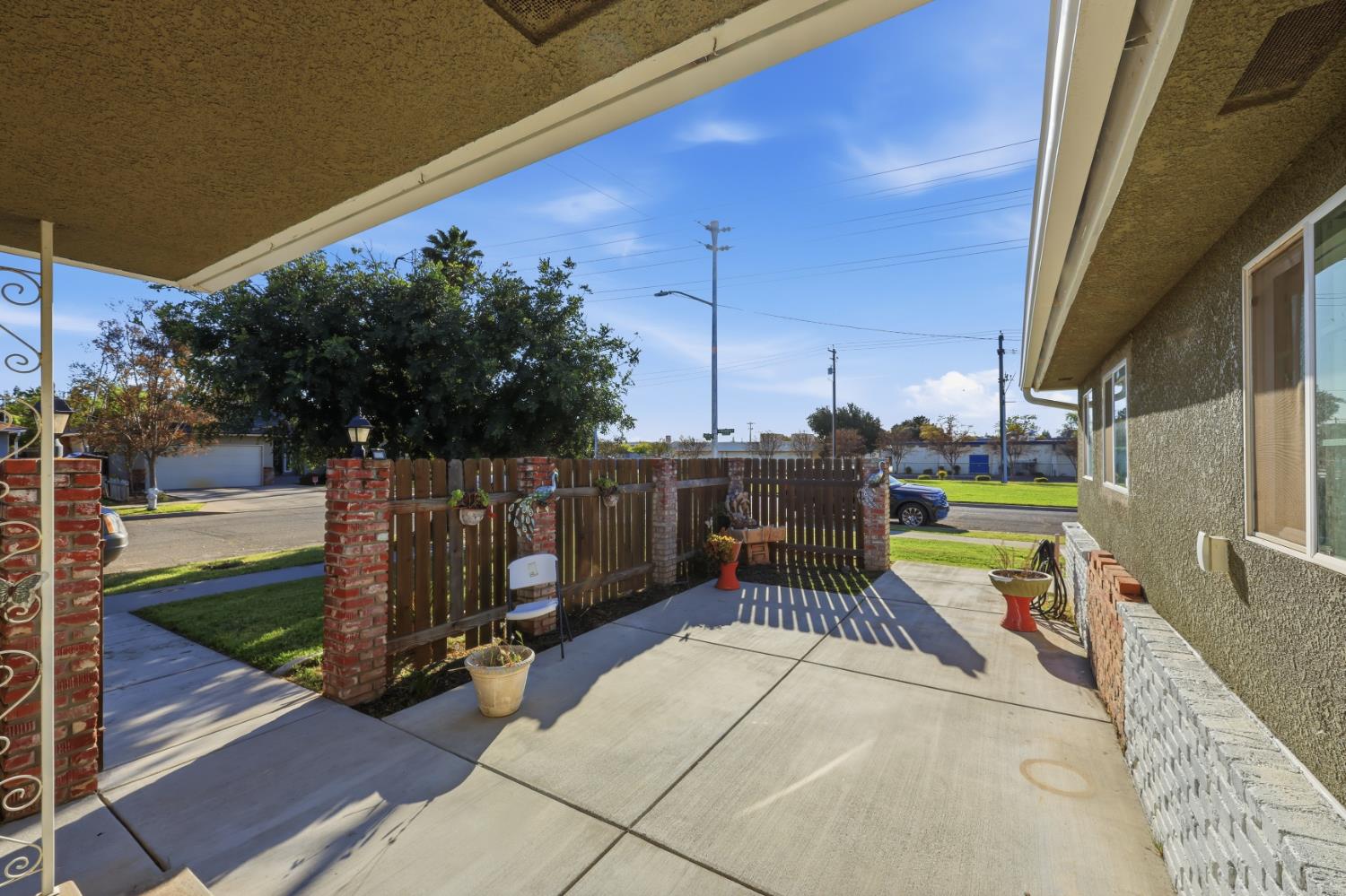 1214 E Mesa Ave, Fresno, CA 93710