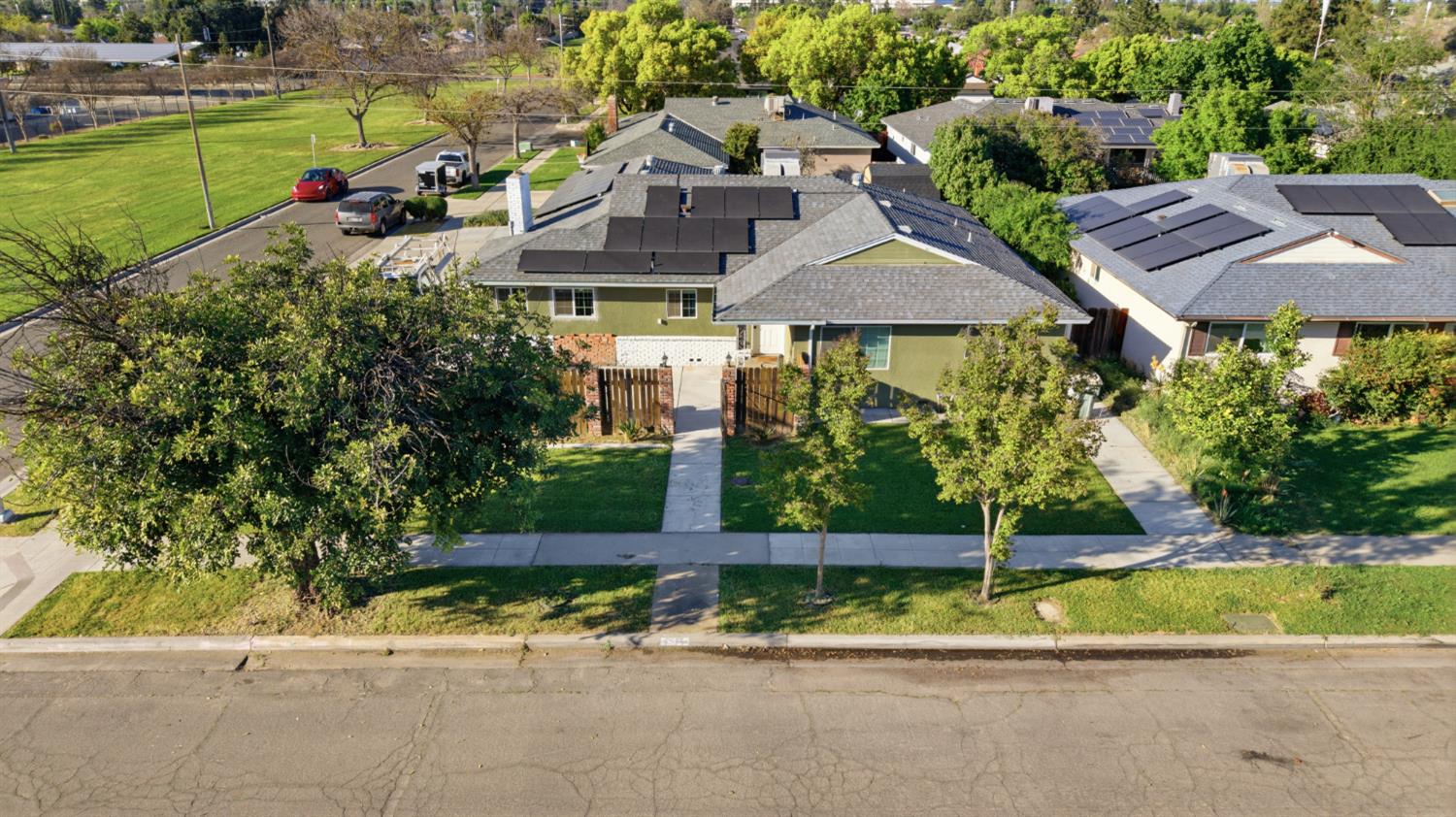 1214 E Mesa Ave, Fresno, CA 93710