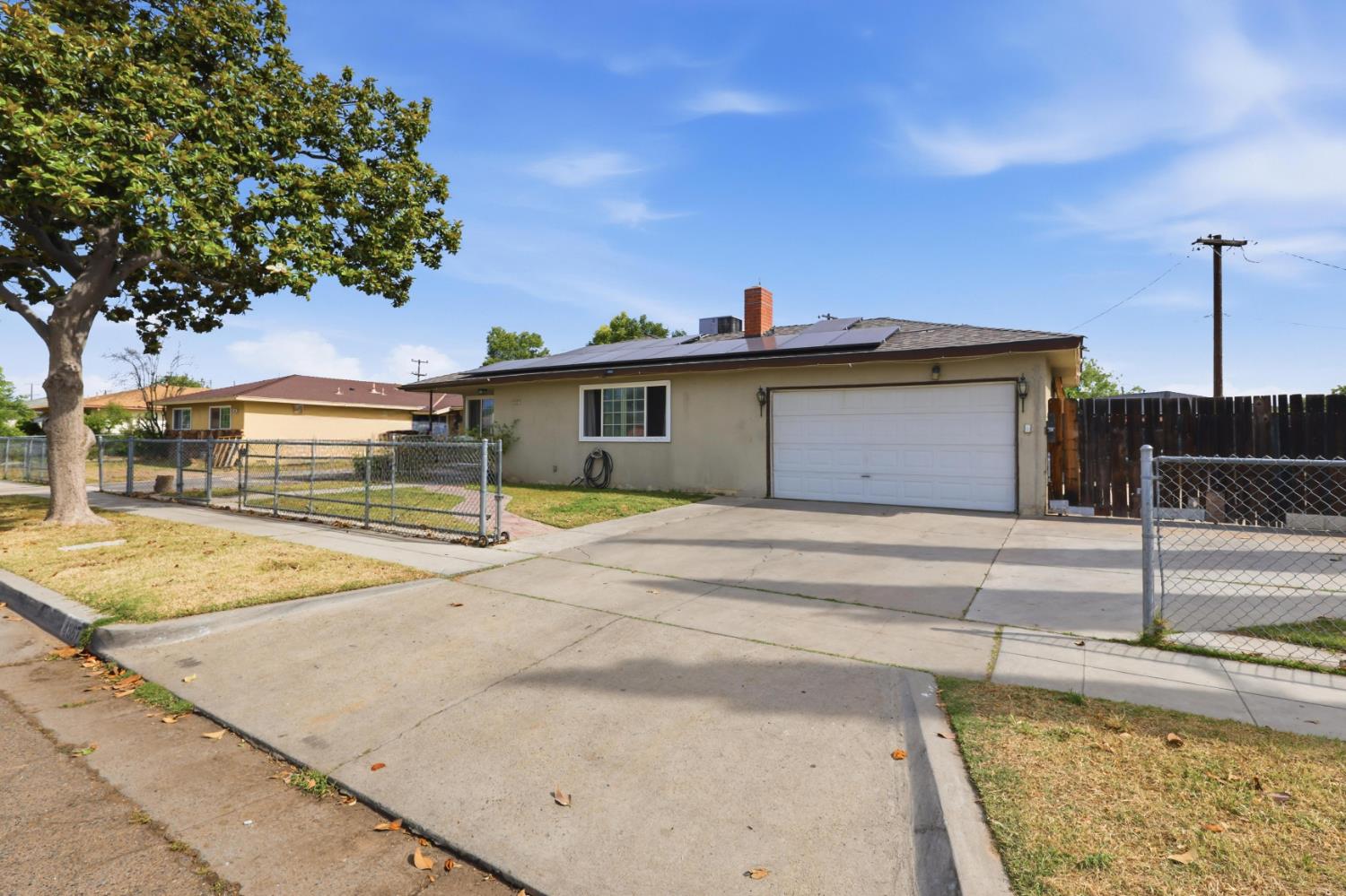 4867 E Leisure Ave, Fresno, CA 93727