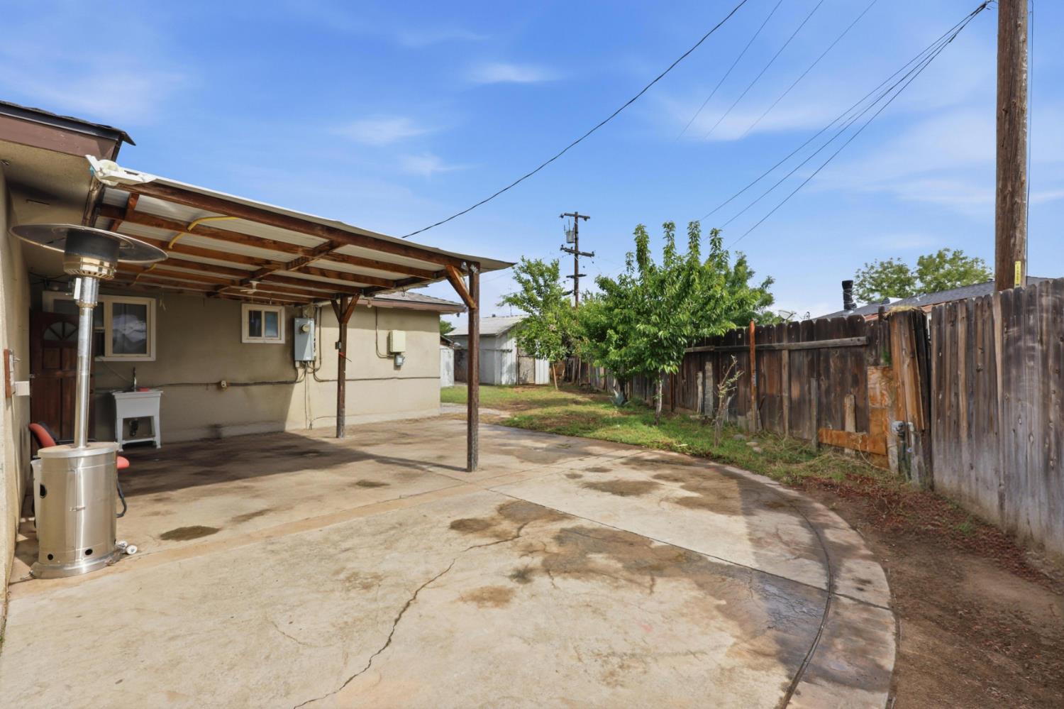 4867 E Leisure Ave, Fresno, CA 93727