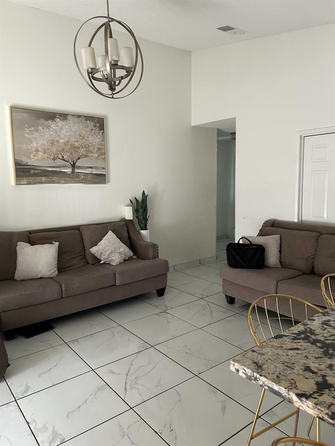 629 E Fort Henry, Modesto, CA 95354