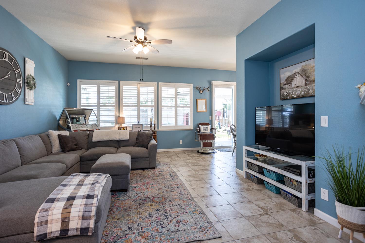 3820 Chedworth Ln, Modesto, CA 95355