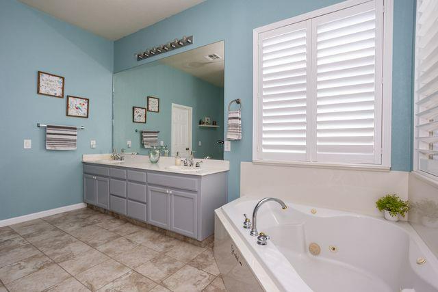 3820 Chedworth Ln, Modesto, CA 95355