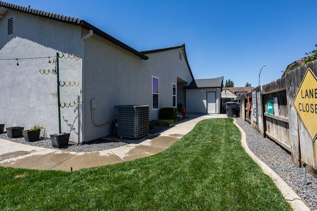 3820 Chedworth Ln, Modesto, CA 95355