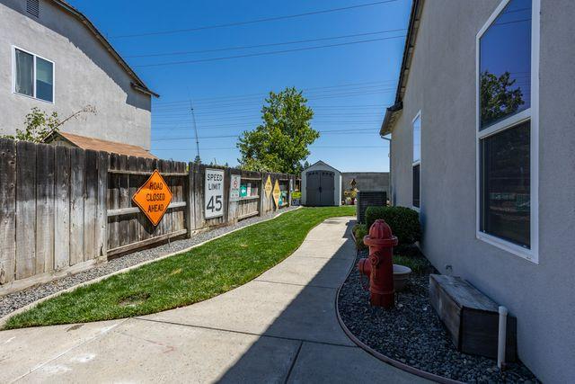 3820 Chedworth Ln, Modesto, CA 95355