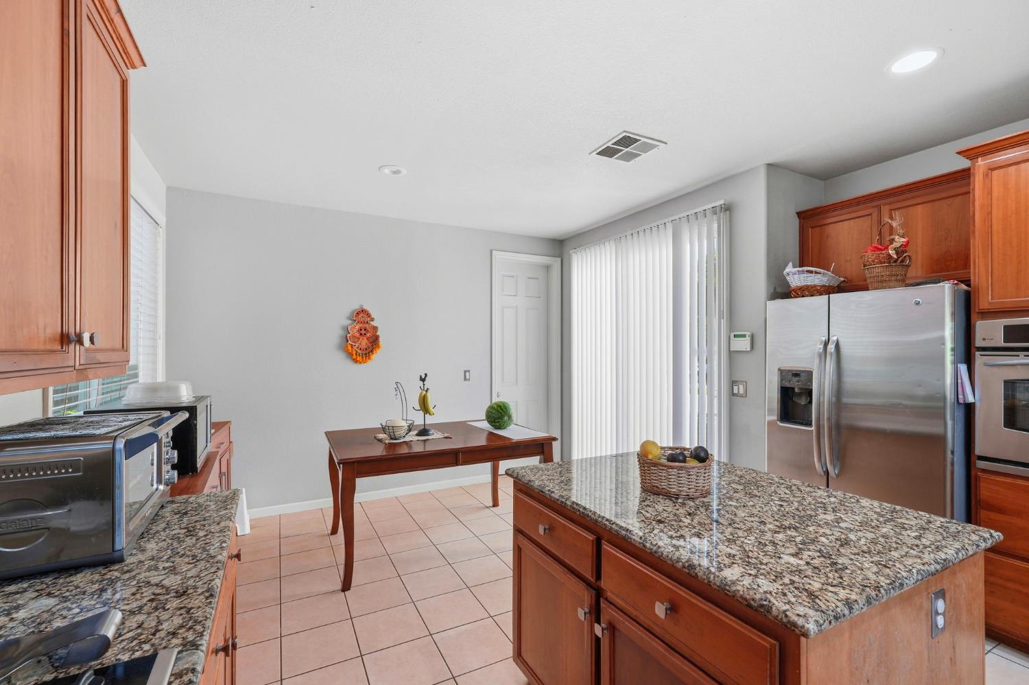 3112 Dovehouse Ln, Modesto, CA 95355