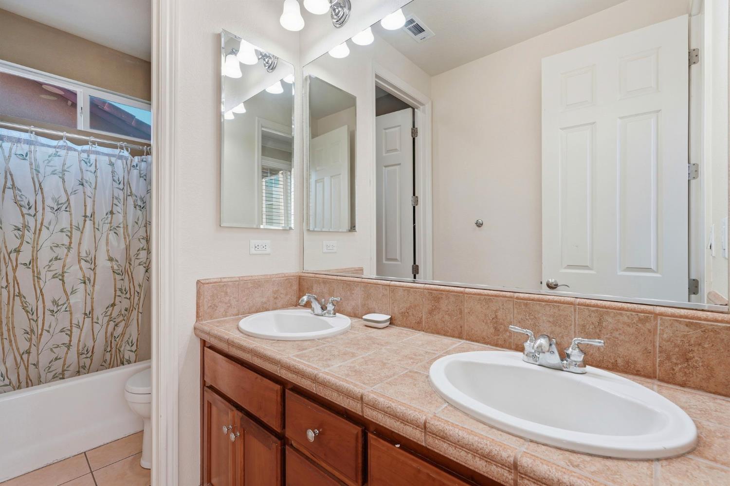 3112 Dovehouse Ln, Modesto, CA 95355