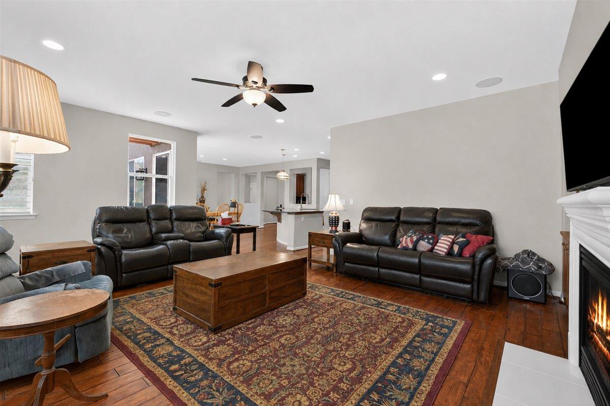 2700 Espana Ln, Modesto, CA 95355