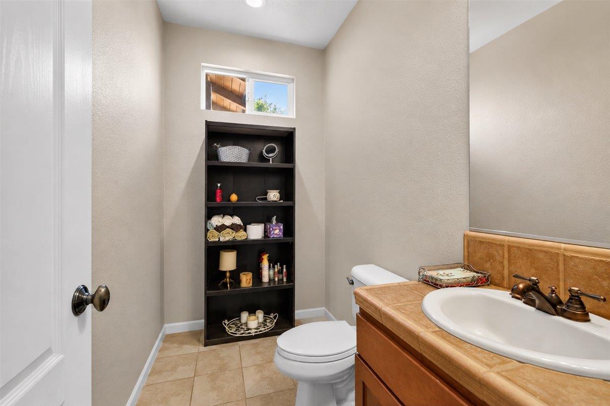 2700 Espana Ln, Modesto, CA 95355