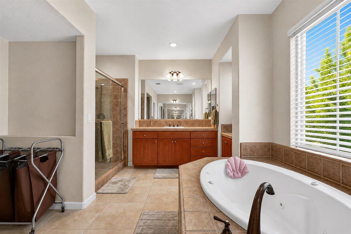 2700 Espana Ln, Modesto, CA 95355