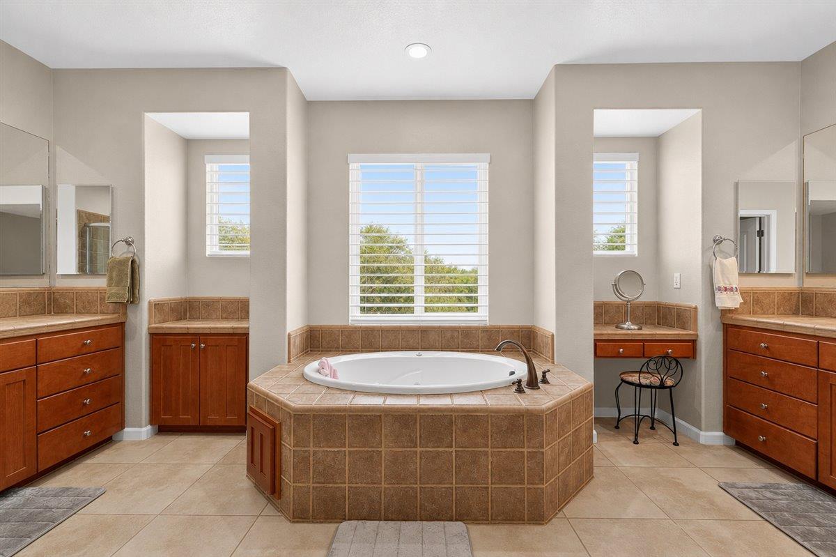 2700 Espana Ln, Modesto, CA 95355