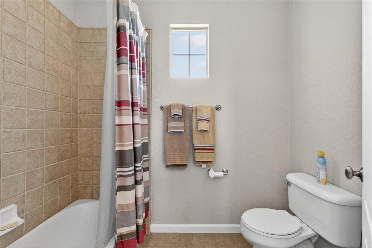 2700 Espana Ln, Modesto, CA 95355