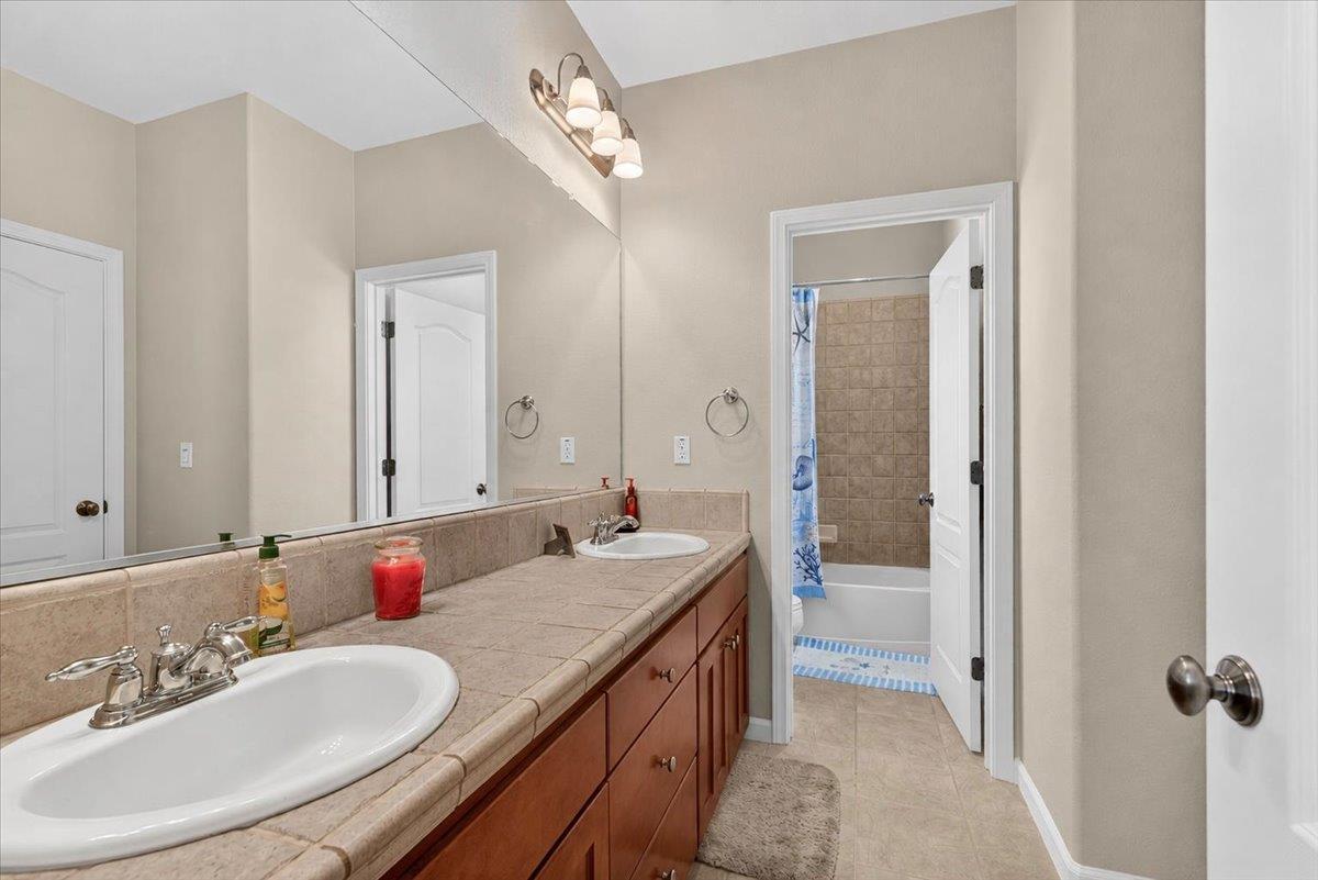 2700 Espana Ln, Modesto, CA 95355