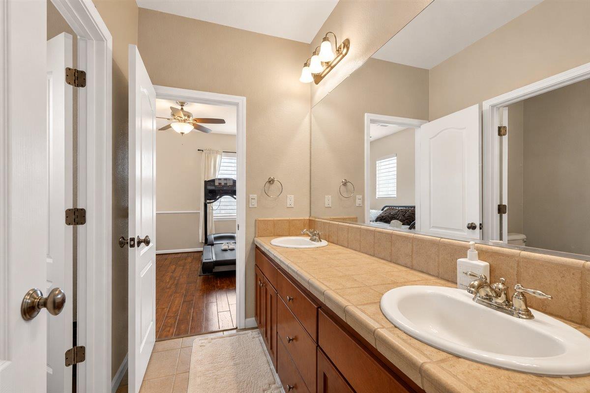 2700 Espana Ln, Modesto, CA 95355