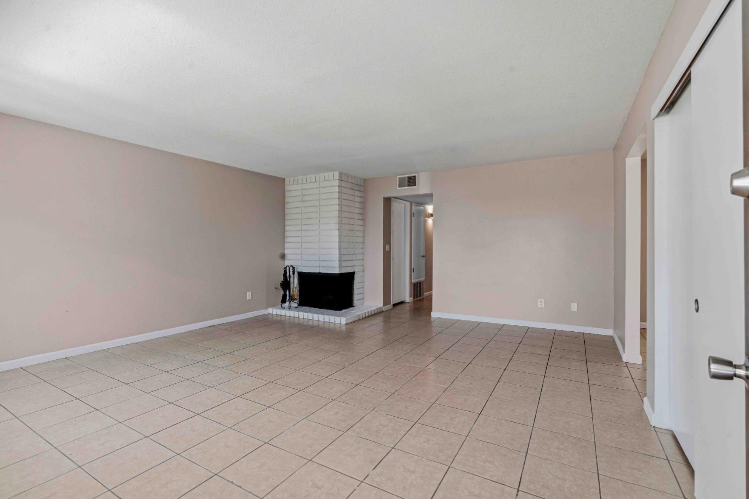324 De Vega Ct, Modesto, CA 95354