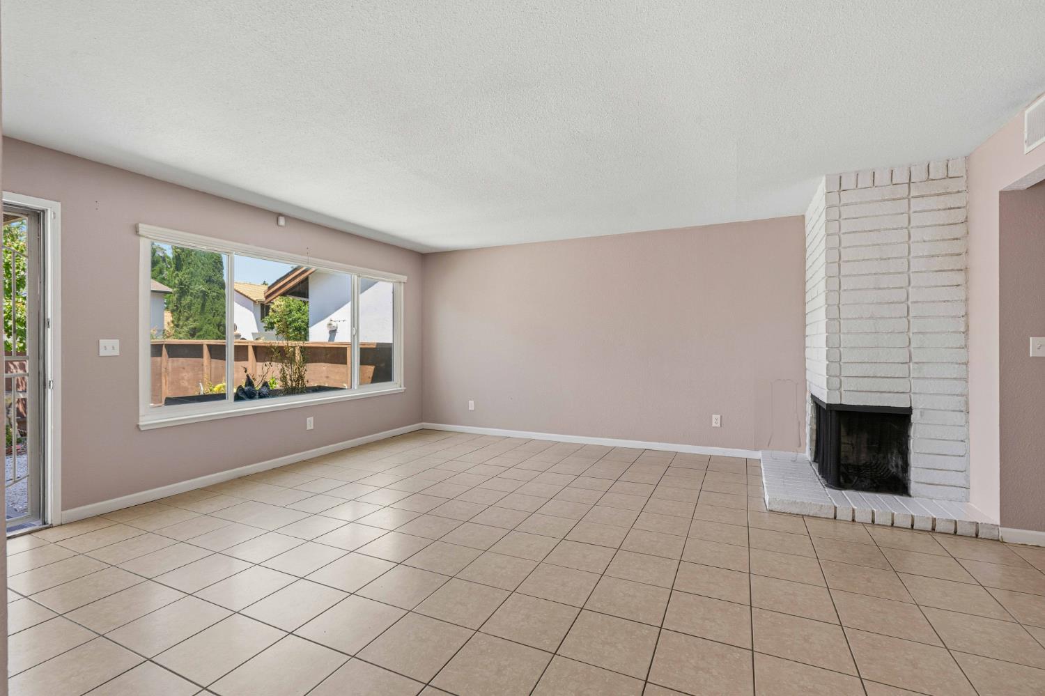 324 De Vega Ct, Modesto, CA 95354