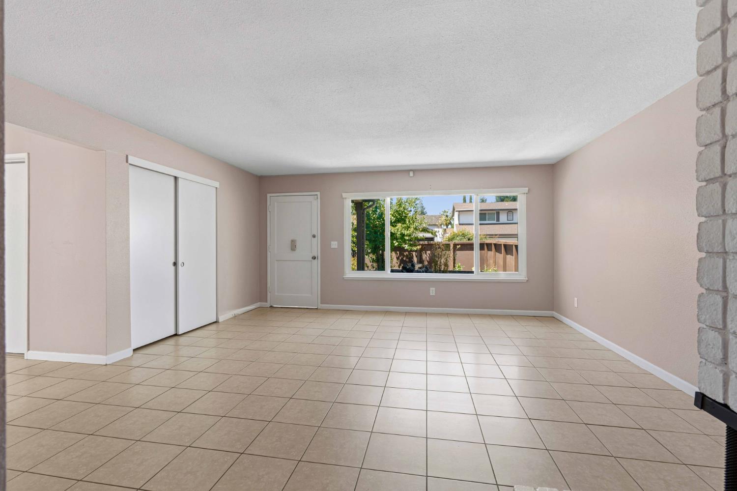 324 De Vega Ct, Modesto, CA 95354