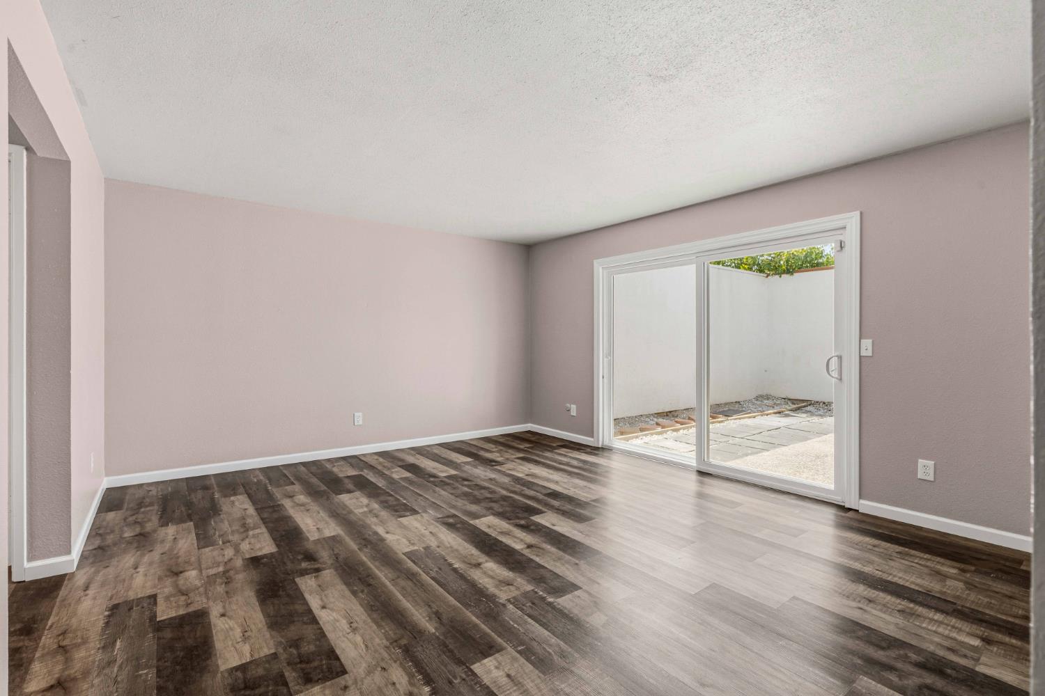 324 De Vega Ct, Modesto, CA 95354