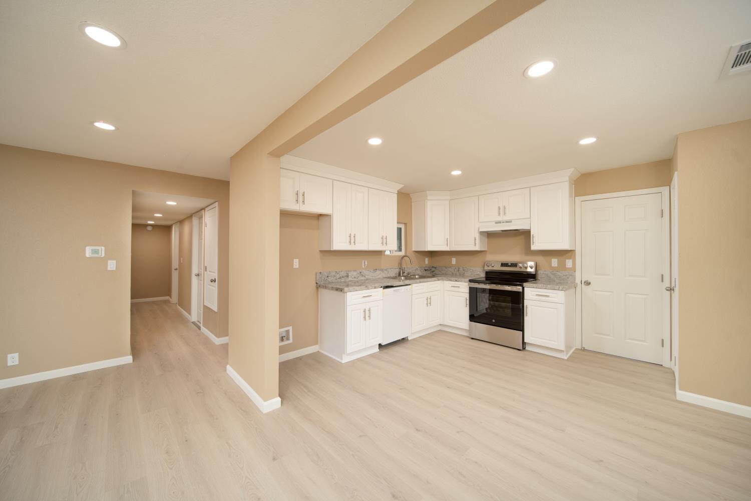 214 N SANTA CLARA St, Los Banos, CA 93635