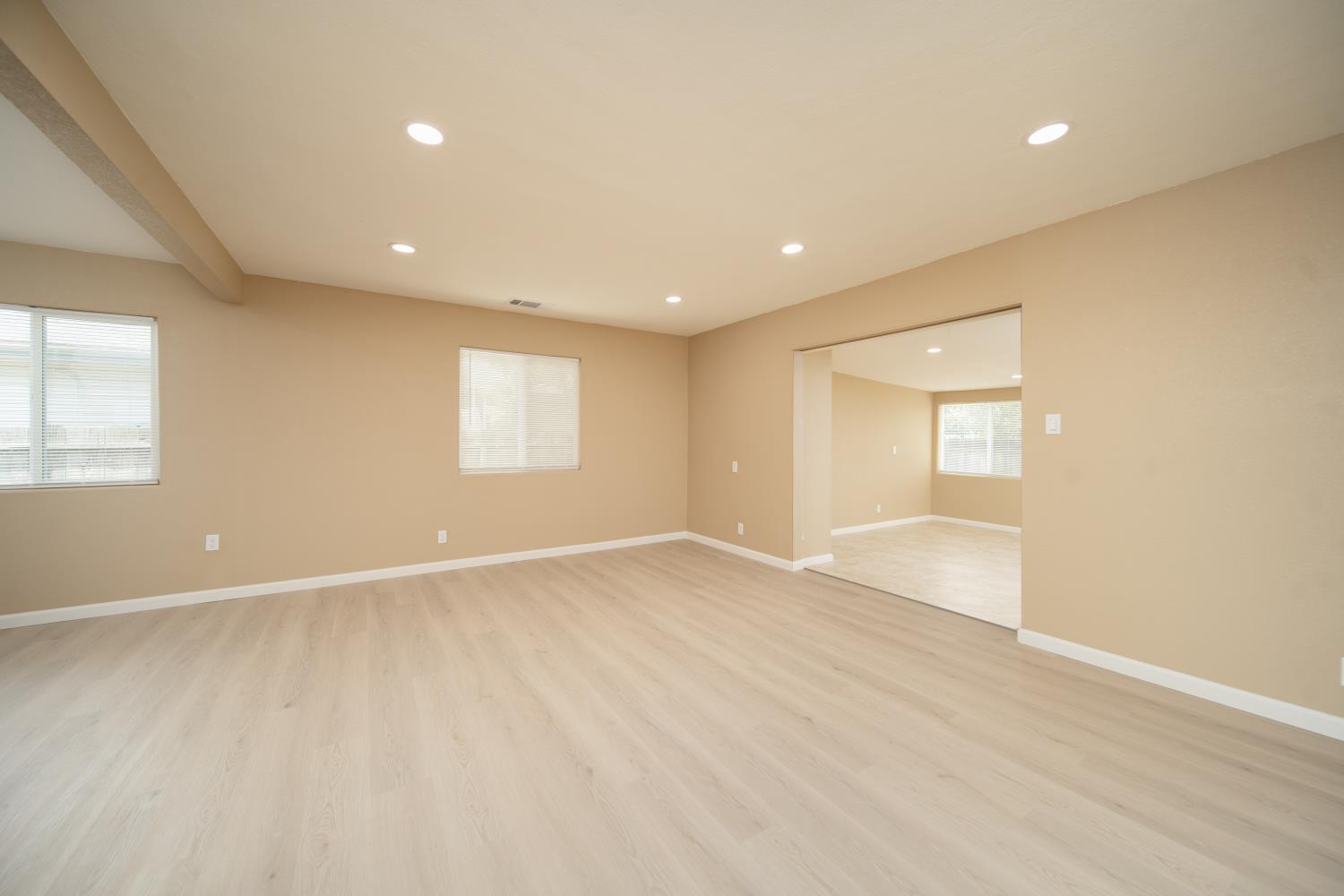 214 N SANTA CLARA St, Los Banos, CA 93635