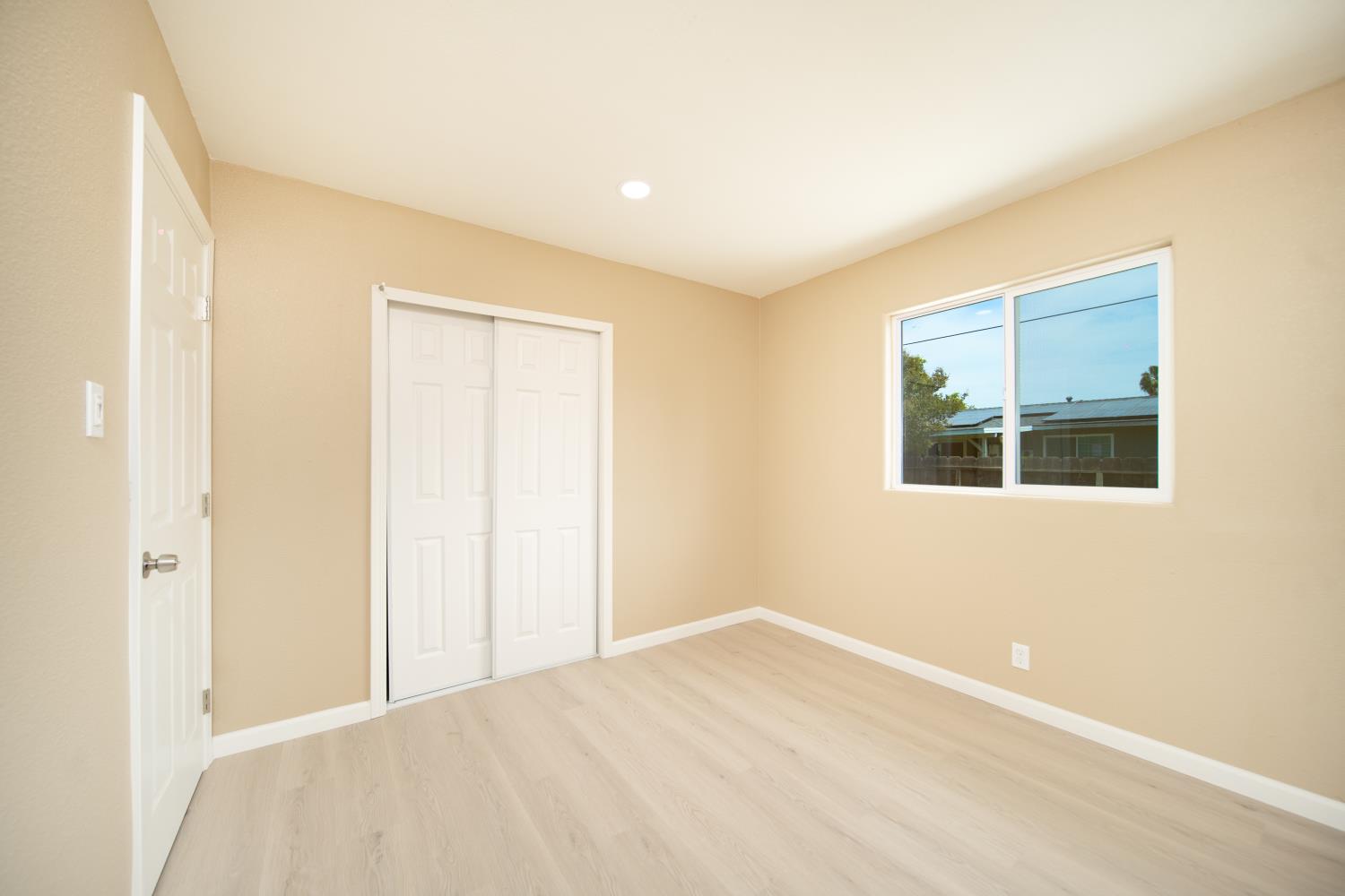 214 N SANTA CLARA St, Los Banos, CA 93635