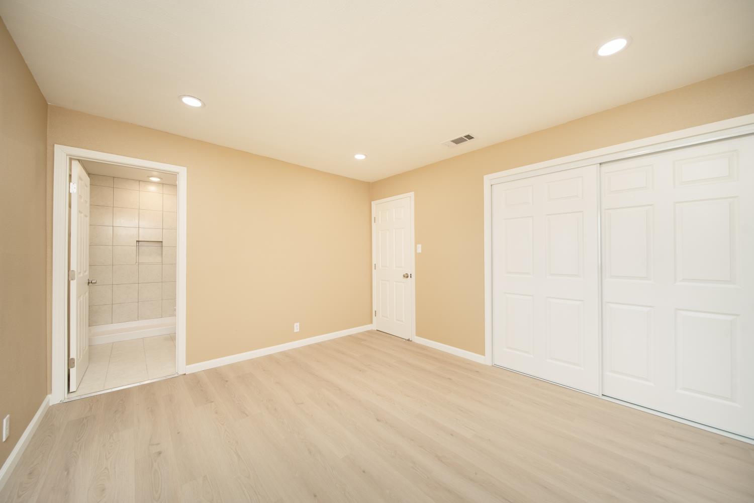214 N SANTA CLARA St, Los Banos, CA 93635