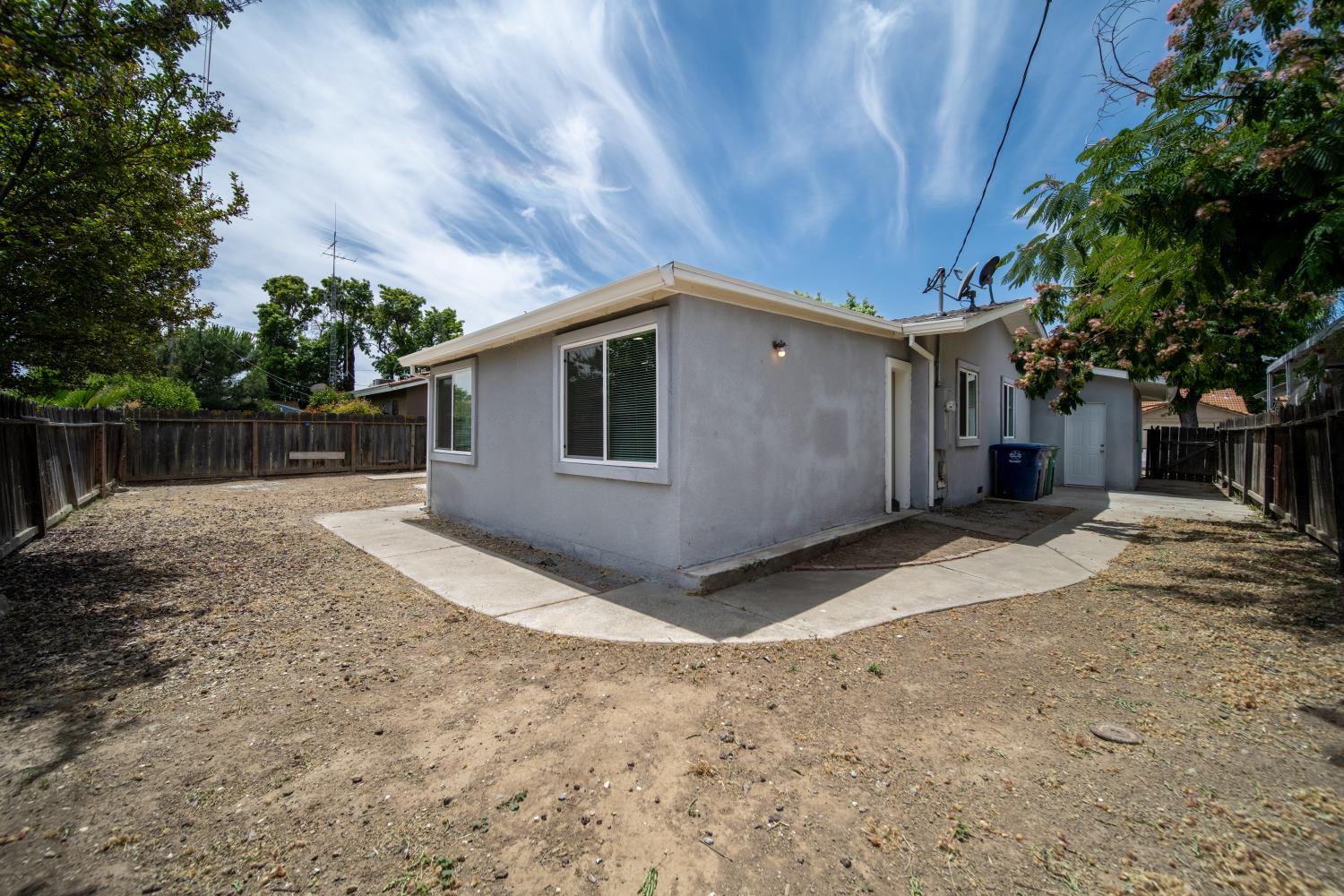 214 N SANTA CLARA St, Los Banos, CA 93635