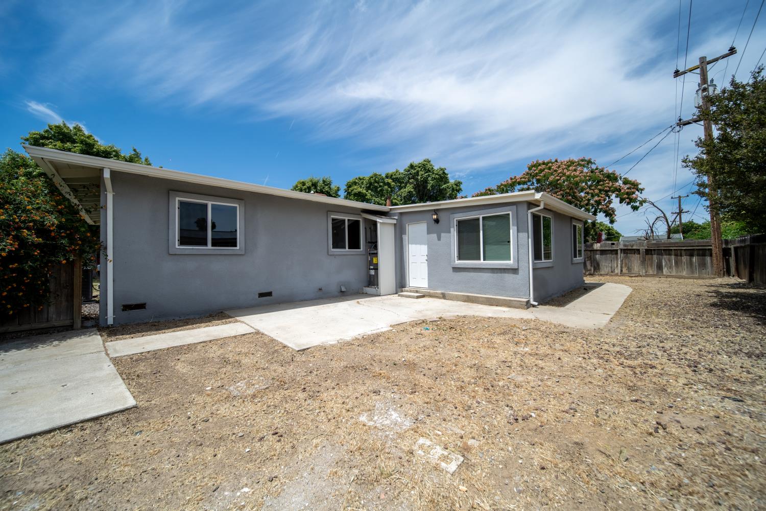 214 N SANTA CLARA St, Los Banos, CA 93635