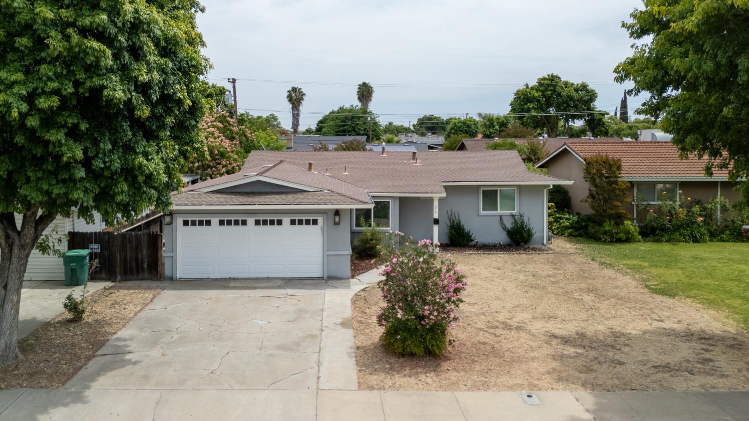 214 N SANTA CLARA St, Los Banos, CA 93635