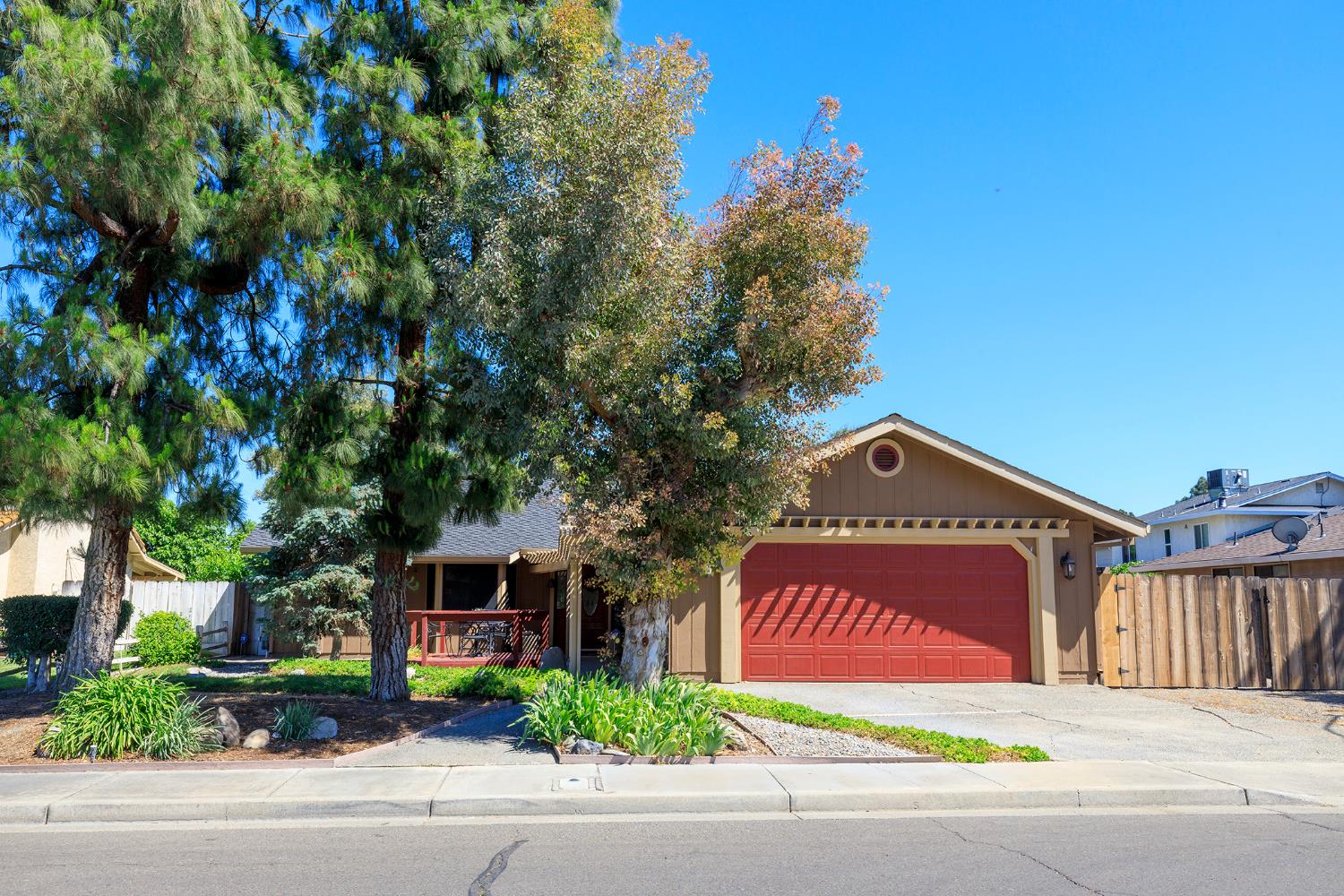 376 Foxmeadow Way, Los Banos, CA 93635