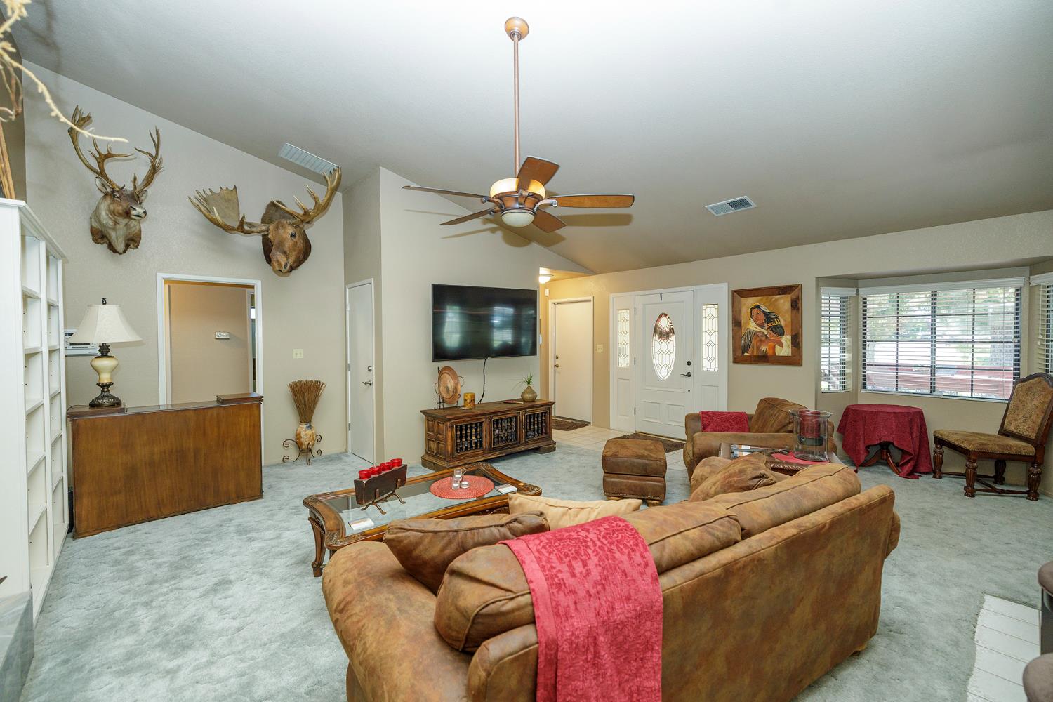 376 Foxmeadow Way, Los Banos, CA 93635